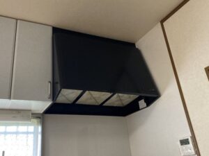三重キッチン取付け隊　プロペラからシロッコファンへの取替　施工前　